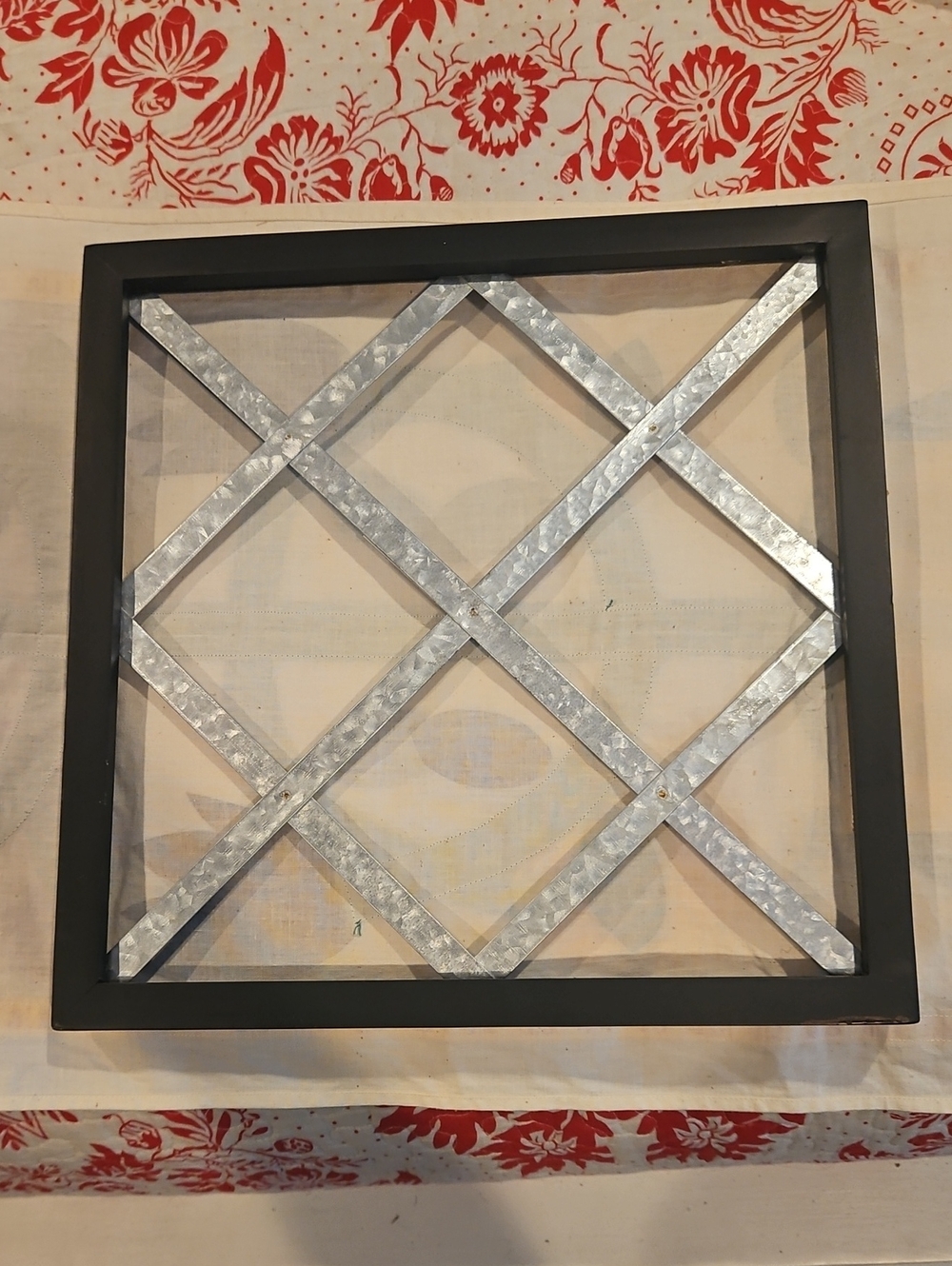 Metal Grid Wall Note Holder in Black and Silver